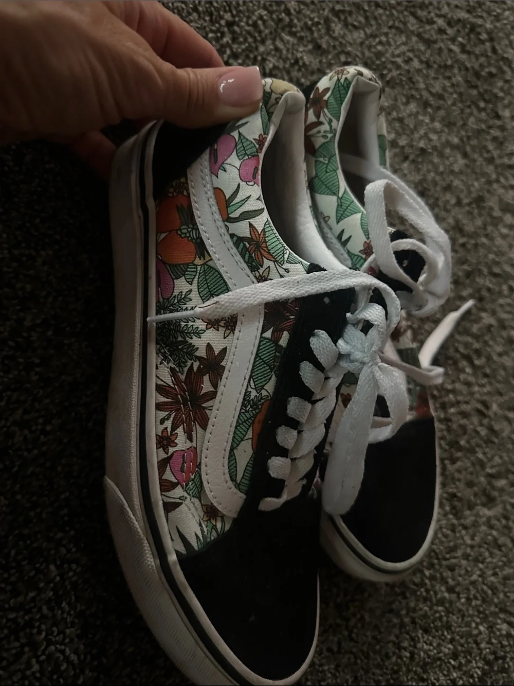 Vans Unisex Floral Low-Top Sneakers Black, White & Multicolor 7.5 Concert Fun